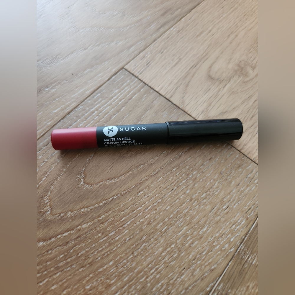 SUGAR | Matte as Hell Crayon Lipstick 01 Scarlett O'Hara